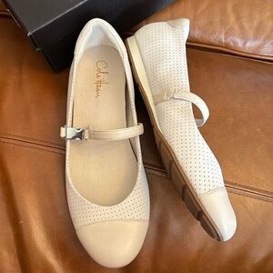 Cole Haan Cream Air Loafers Flats New in box